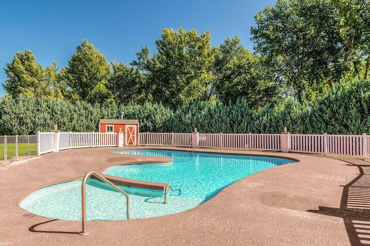 Pool 31 of 63