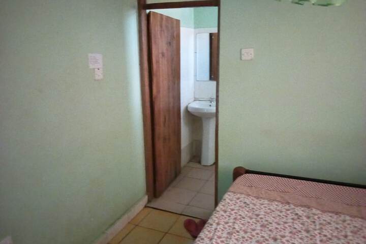 Room 6 of 16