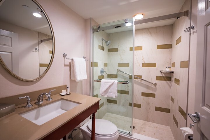 Executive Suite King Bed Accessible (10 of 22)