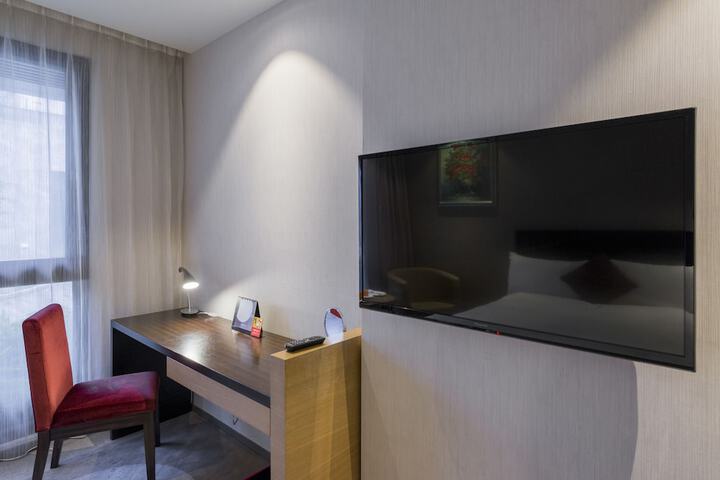 Room 5 of 48