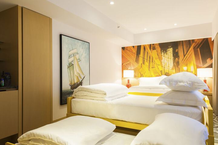 Room 18 of 37