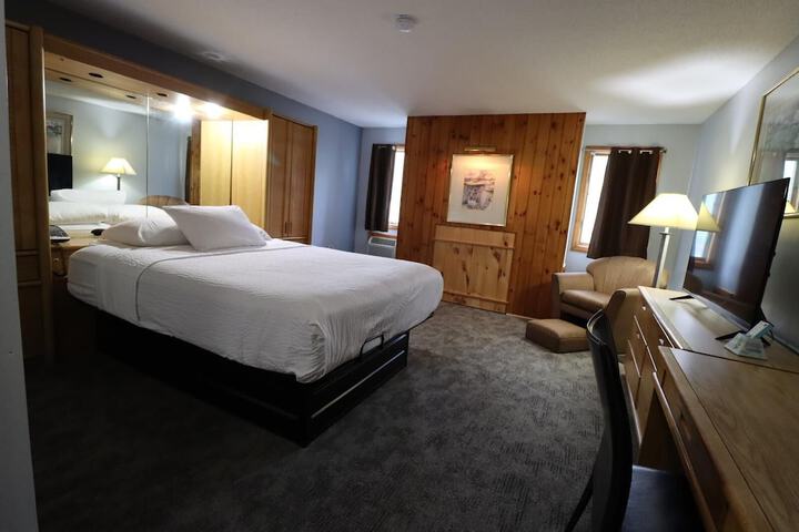 2 Queen Beds Upper Floor (3 of 16)