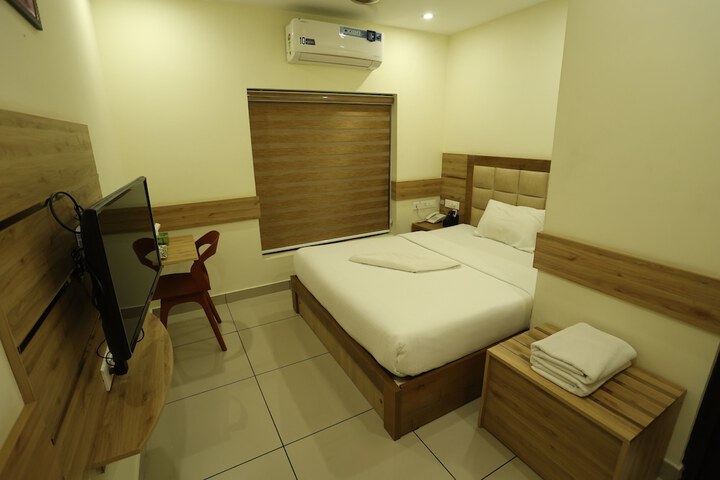 Room 2 of 63