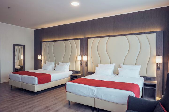 Room 33 of 84