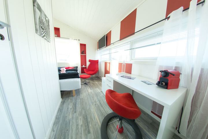 Room 5 of 76