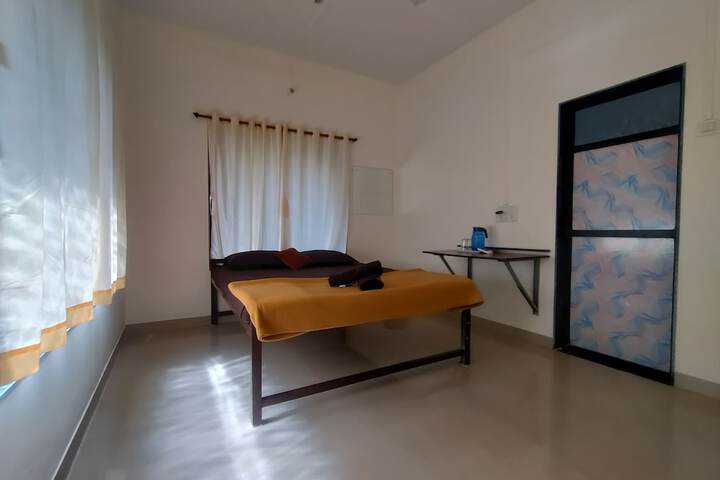 Room 5 of 10