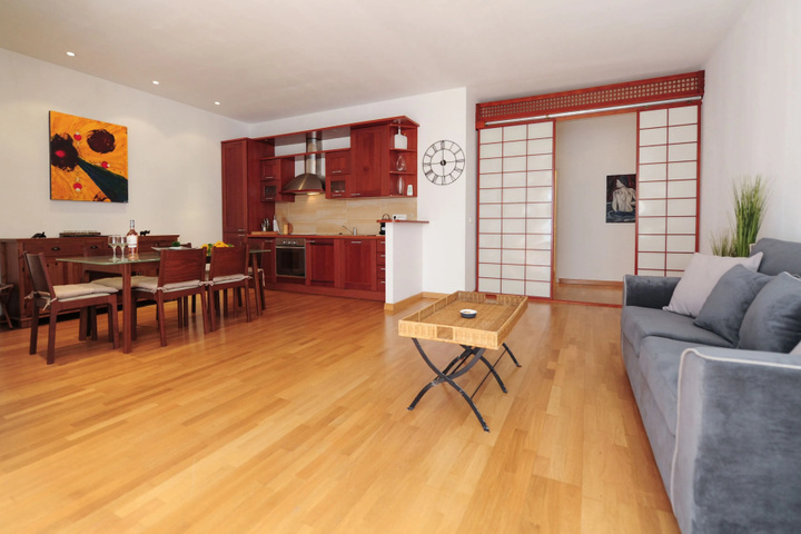 Room 2 of 18