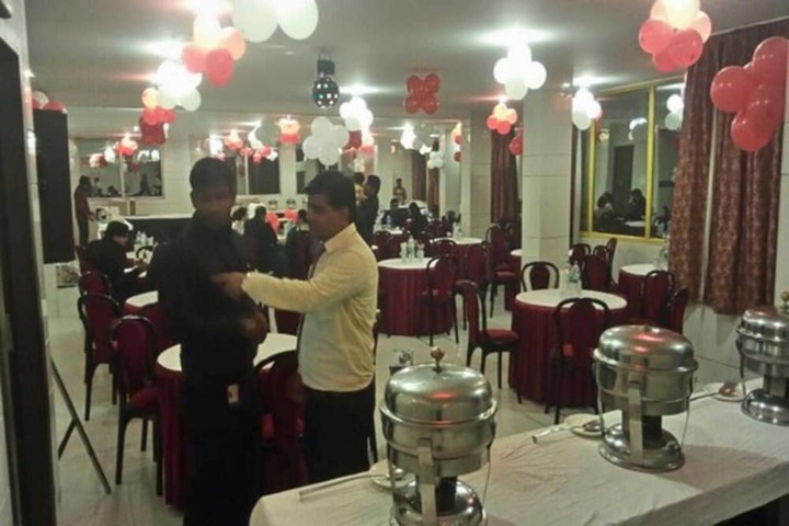 Dining 15 of 25