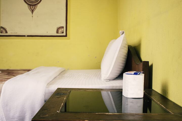 Room 6 of 28