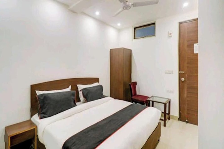Room 16 of 90