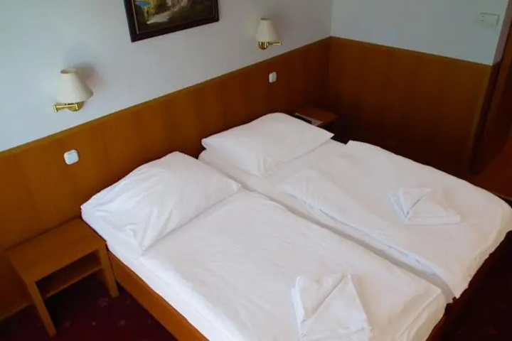 Room 2 of 10