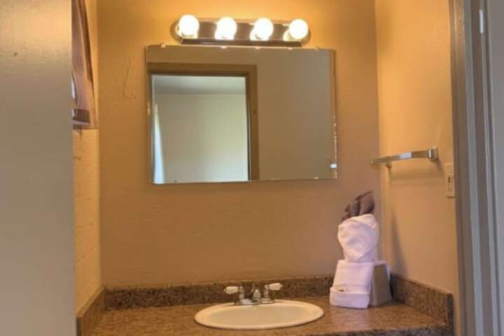 Room 9 of 28
