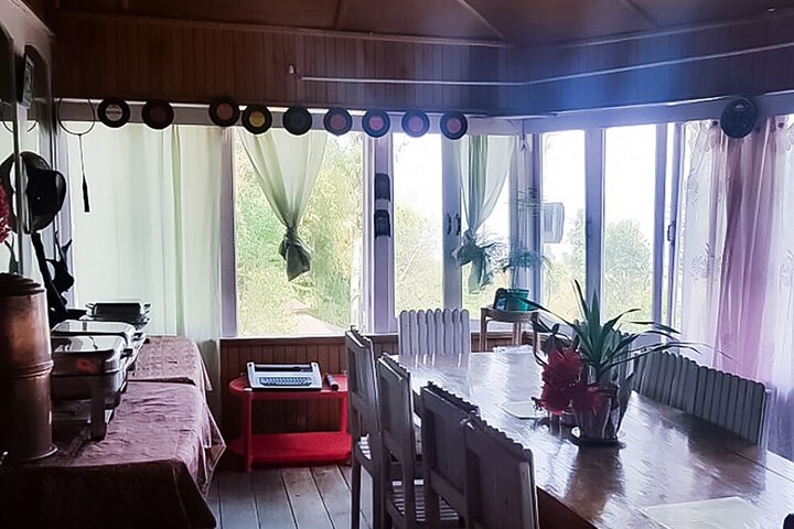 Room 4 of 37