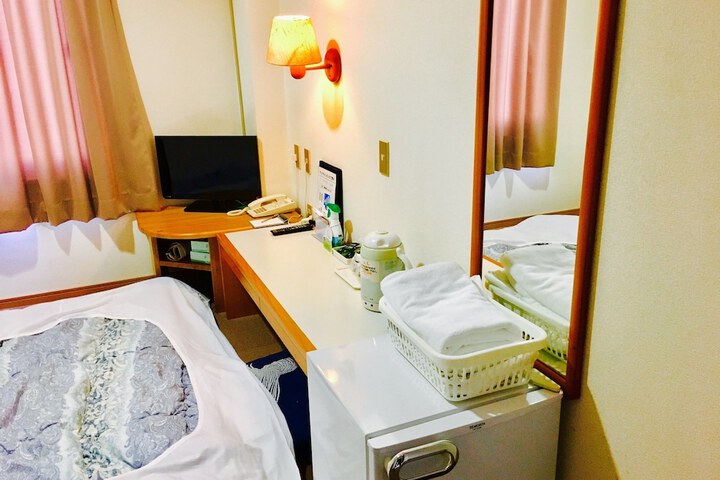 Room 5 of 33