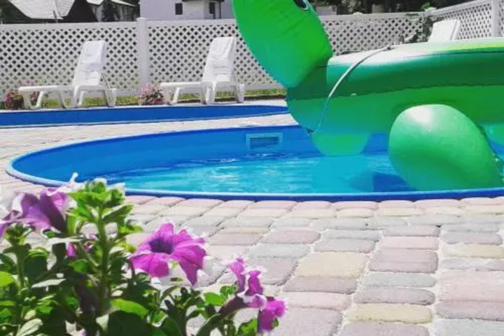 Pool 11 of 17