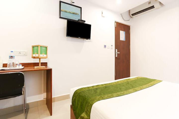 Room 12 of 21