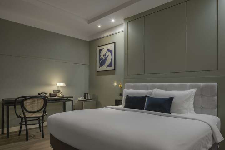 Room 6 of 43