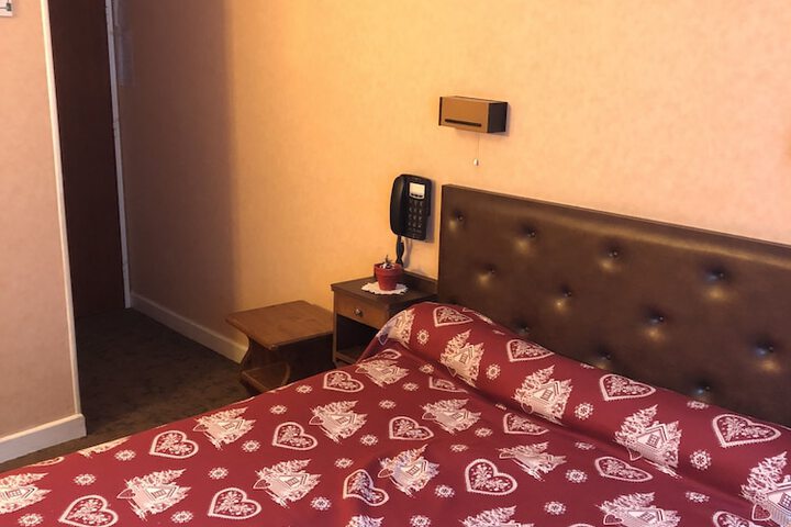 Room 2 of 28