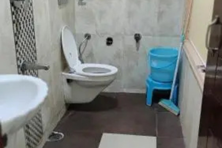 Room 9 of 14