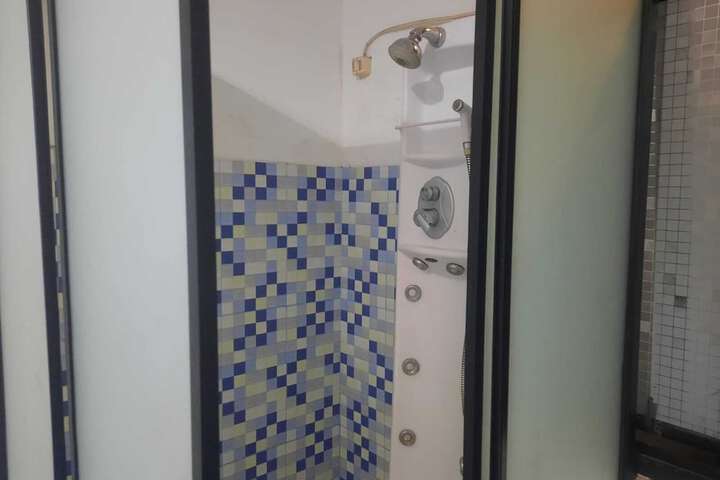 Room 11 of 14