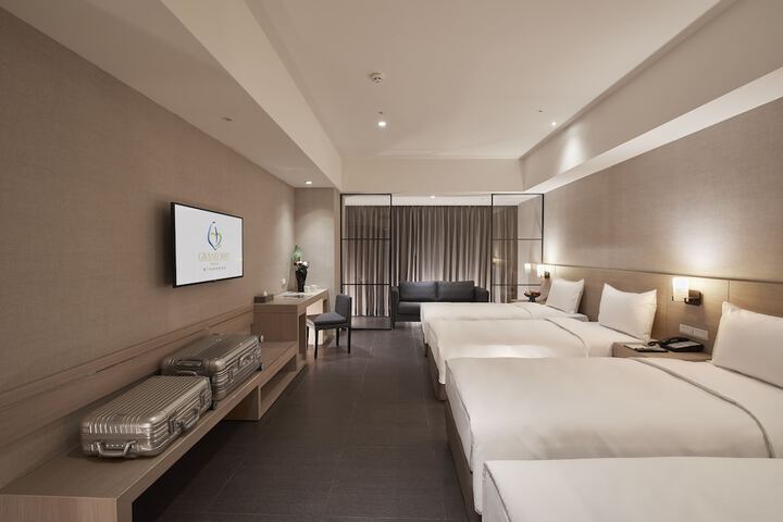 Room 33 of 120