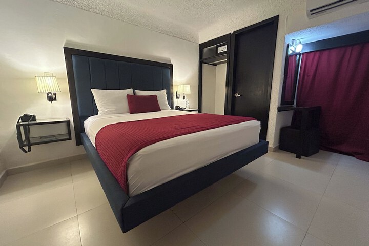 Room 6 of 20