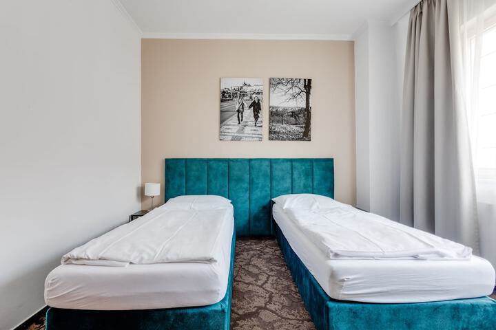 Room 3 of 115
