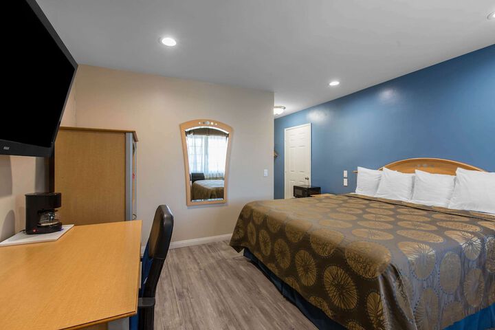 1 King Bed (7 of 13)