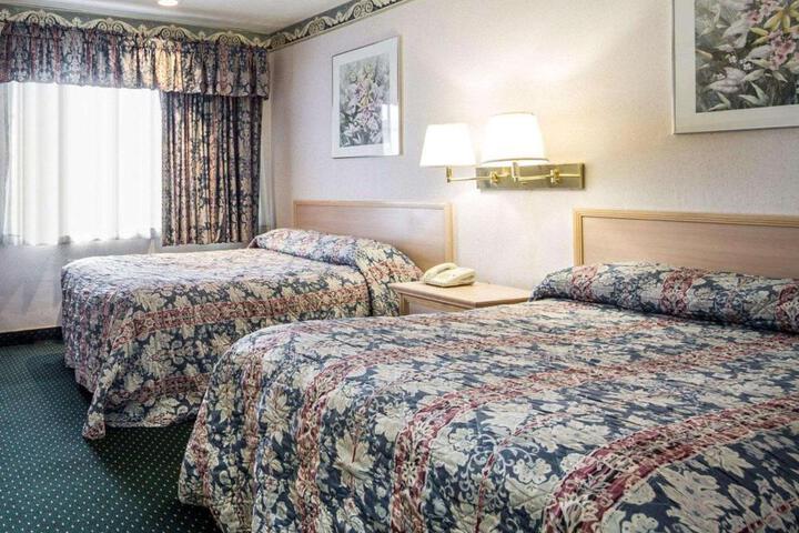 2 Double Beds (3 of 5)