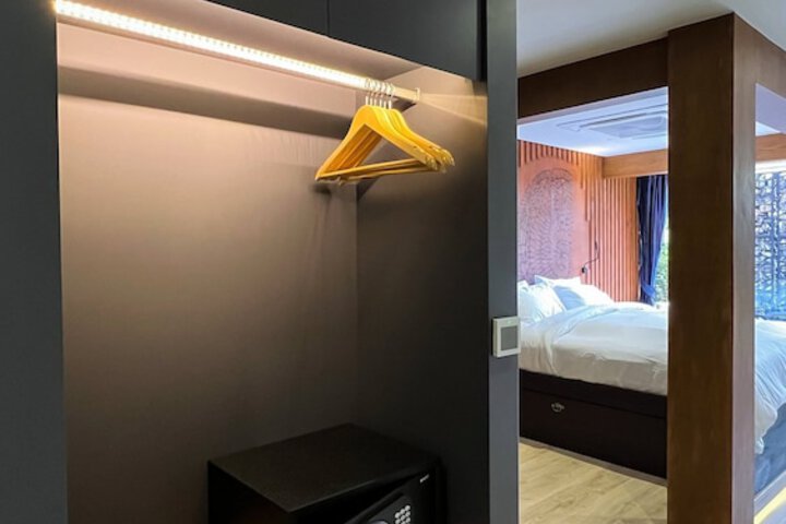 Room 27 of 56