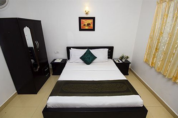 Room 4 of 32