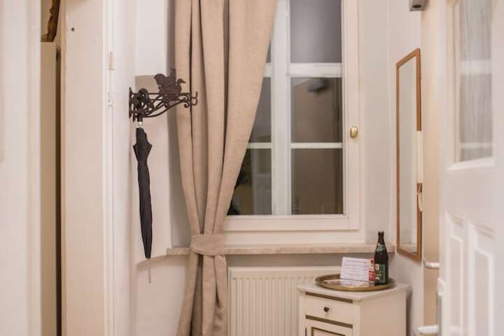 Room 4 of 60