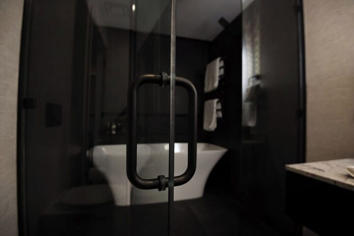 Room 17 of 18