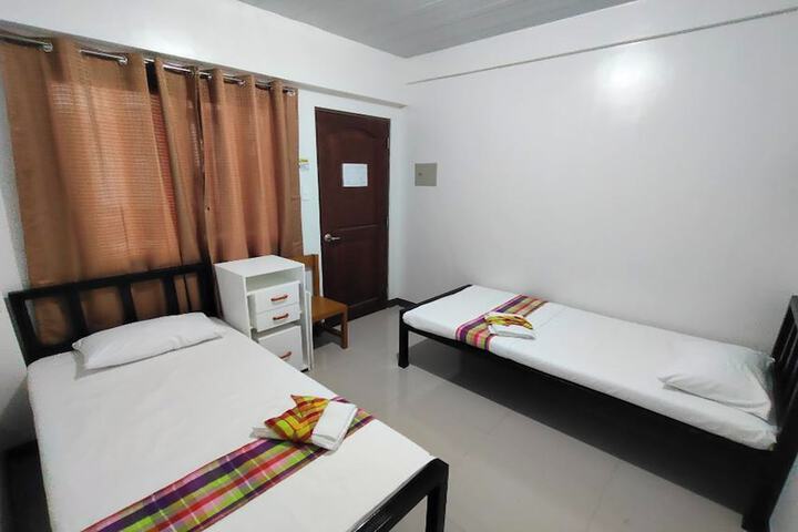 Room 25 of 43