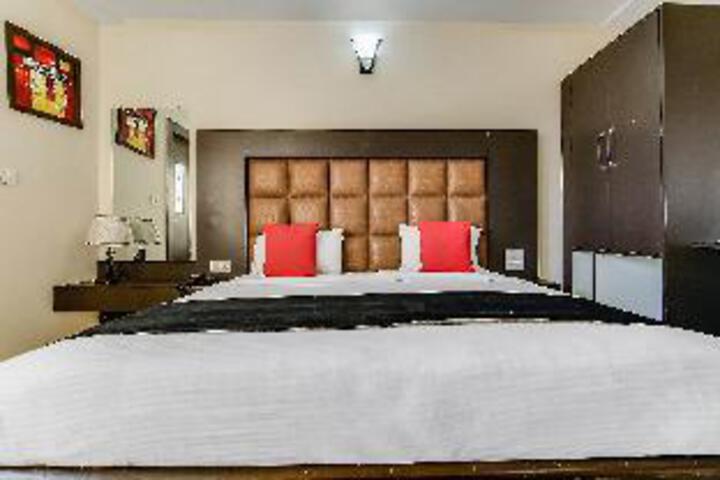 Hotel Sugar Palm by OYO Rooms