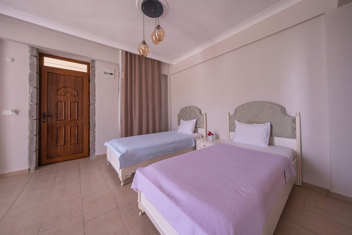 Room 6 of 48