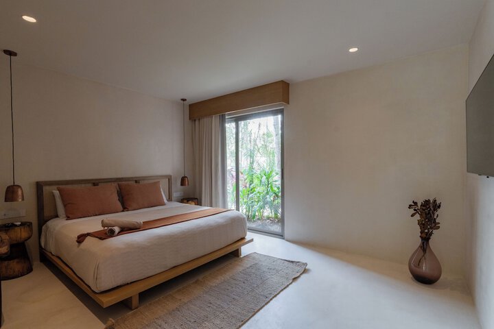 Room 44 of 80