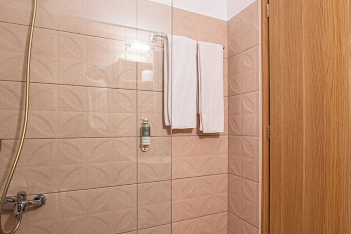 Room 49 of 95