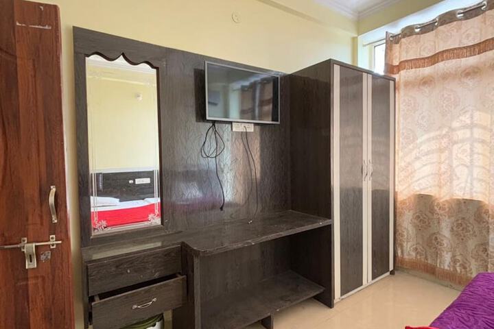 Room 6 of 34