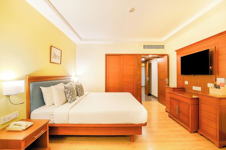 Room 11 of 36