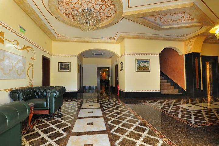 Entrance & Lobby