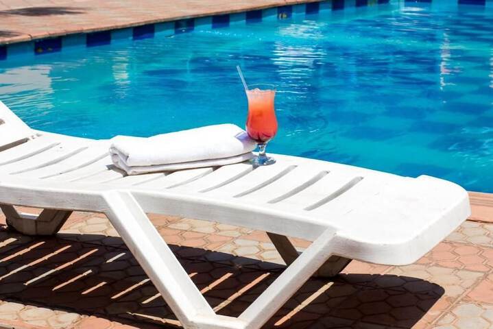 Hotel Pool