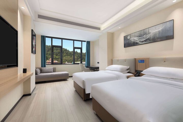 Room 4 of 16