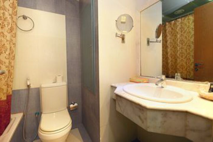 Room 3 of 21