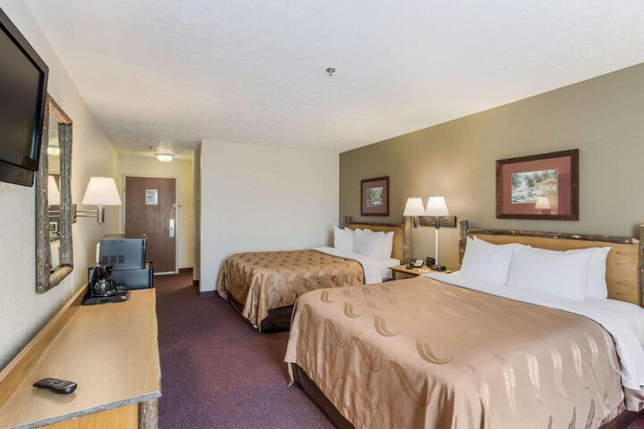 1 Queen Bed Accessible Room (2 of 10)