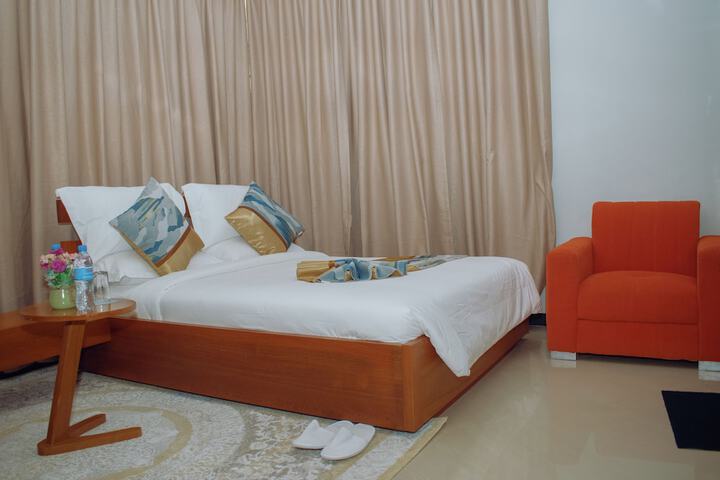 Room 10 of 27