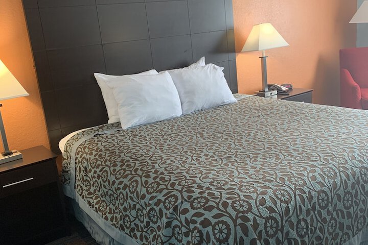Room 6 of 17