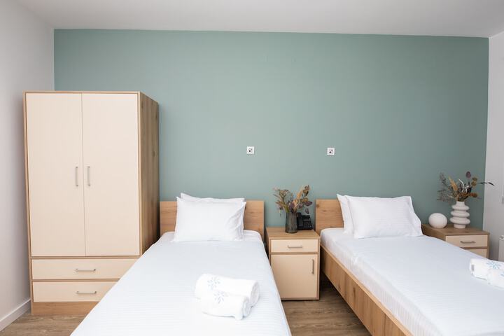 Room 10 of 27