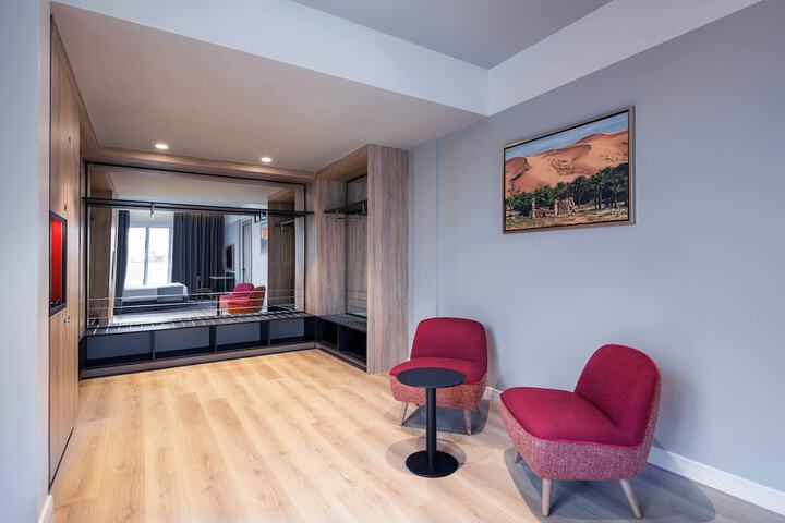 Room 29 of 195