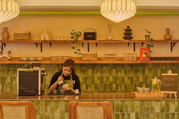 Dining 31 of 48